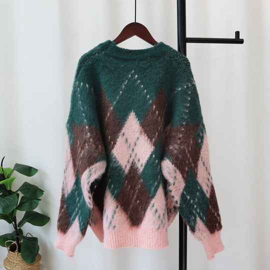 Retro contrasting diamond grid Christmas sweater with loose and lazy style soft and sticky knitted top for women